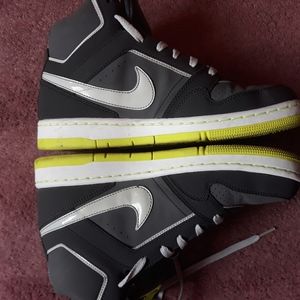 Womens Nike Air Prestige high shoes size 9.5